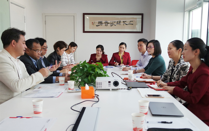 華伊斯蘭關(guān)系理事會理事長丁厚飛博士偕中華伊斯蘭關(guān)系理事會、馬來西亞代表Mr. Nasharudin 訪問東方龍商務 華伊斯蘭關(guān)系理事會理事長丁厚飛博士偕中華伊斯蘭關(guān)系理事會、馬來西亞代表Mr. Nasharudin 訪問東方龍商務