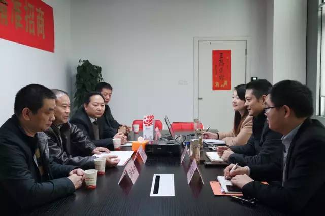 湖南懷化洪江市人大常委會(huì)主仼楊宏花率隊(duì)來(lái)訪上海東方龍國(guó)際商務(wù)平臺(tái)考察交流