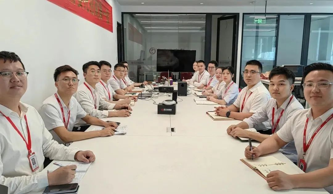 燃情征戰(zhàn)，決勝決戰(zhàn)下半年！東方龍商務(wù)集團(tuán)成功舉行6-7月份月度總結(jié)會