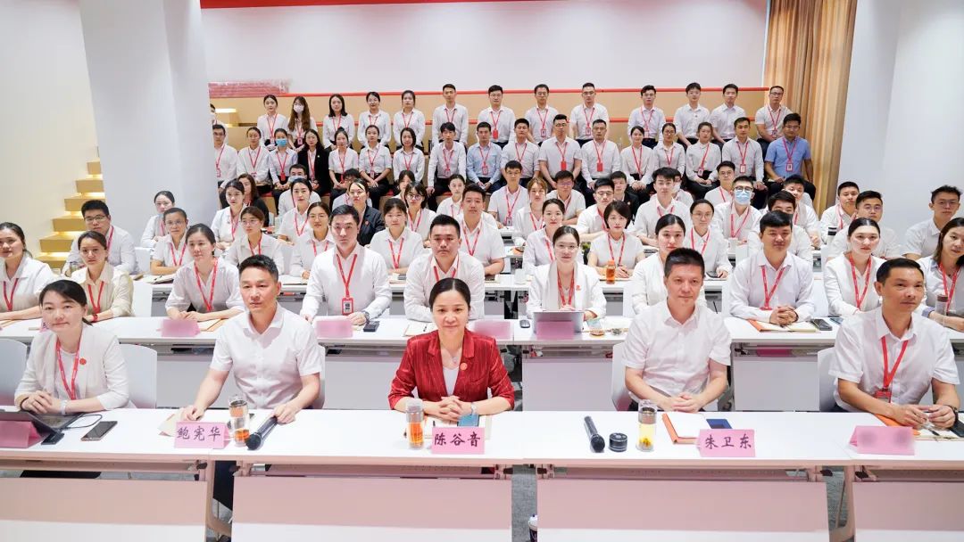 燃情征戰(zhàn)，決勝?zèng)Q戰(zhàn)下半年！東方龍商務(wù)集團(tuán)成功舉行6-7月份月度總結(jié)會(huì)