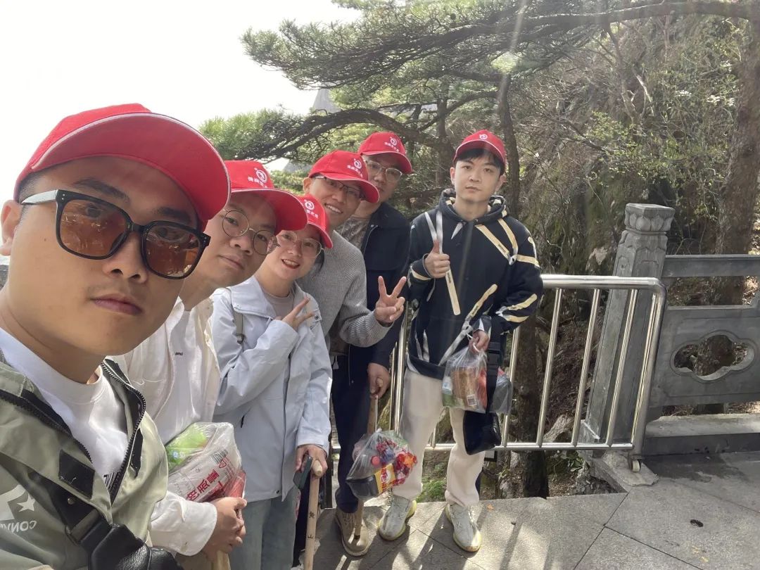 東方龍商務(wù)與春天有個(gè)約會(huì)！集團(tuán)100余人赴安徽黃山“團(tuán)建”，太嗨了！“奔跑二季度”——我們準(zhǔn)備好了！