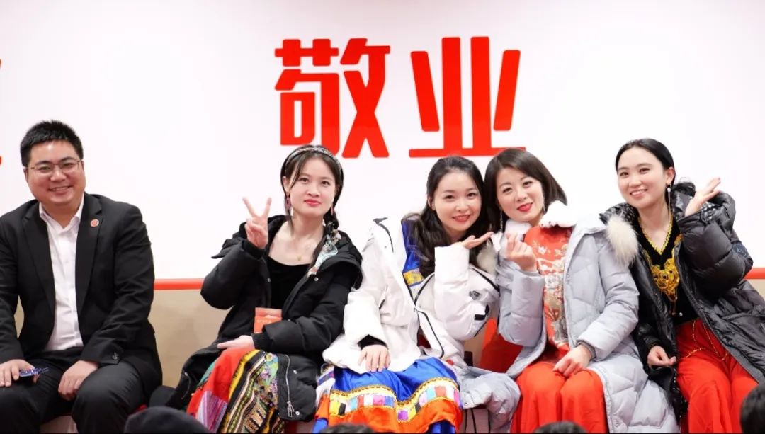 歡慶不止，夢(mèng)想前行！東方龍商務(wù)集團(tuán)“筑夢(mèng)十年，有龍則靈”年度盛典圓滿落幕！