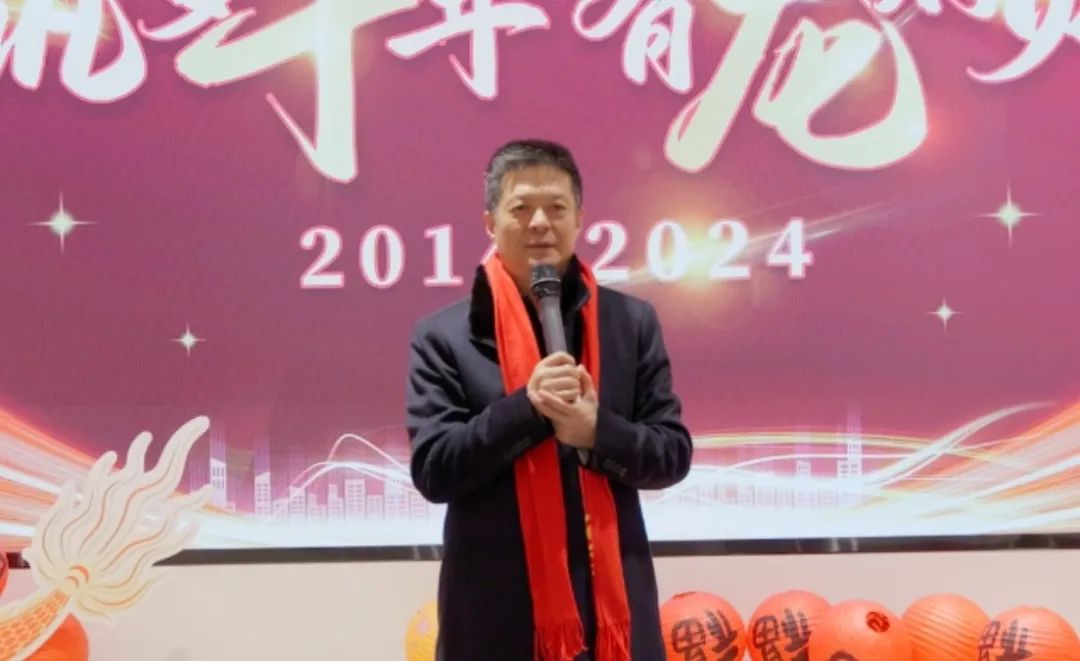 歡慶不止，夢(mèng)想前行！東方龍商務(wù)集團(tuán)“筑夢(mèng)十年，有龍則靈”年度盛典圓滿落幕！