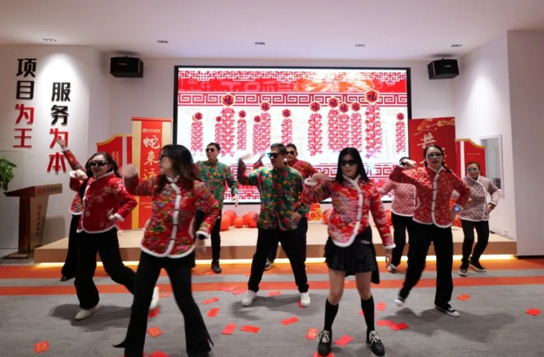 蛇來運轉(zhuǎn)，共征新程——東方龍商務(wù)年度慶典璀璨落幕！