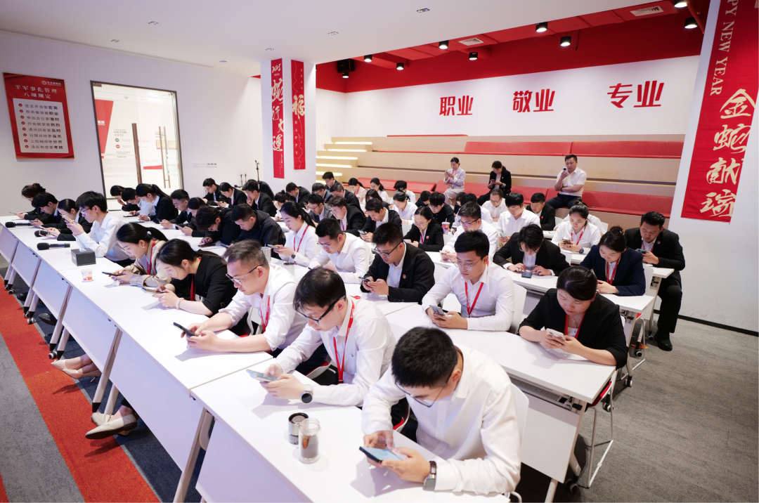 上海東方龍商務(wù)集團(tuán)組織《招商知識(shí)及業(yè)務(wù)能力》測評(píng)考試，鍛造“精兵強(qiáng)將”招商隊(duì)伍！