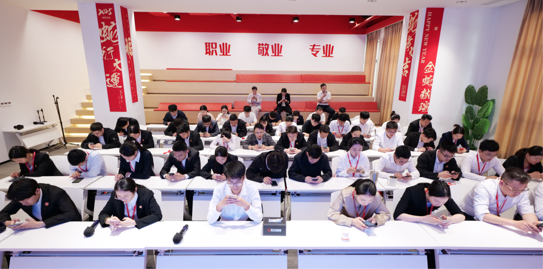 上海東方龍商務(wù)集團(tuán)組織《招商知識(shí)及業(yè)務(wù)能力》測評(píng)考試，鍛造“精兵強(qiáng)將”招商隊(duì)伍！